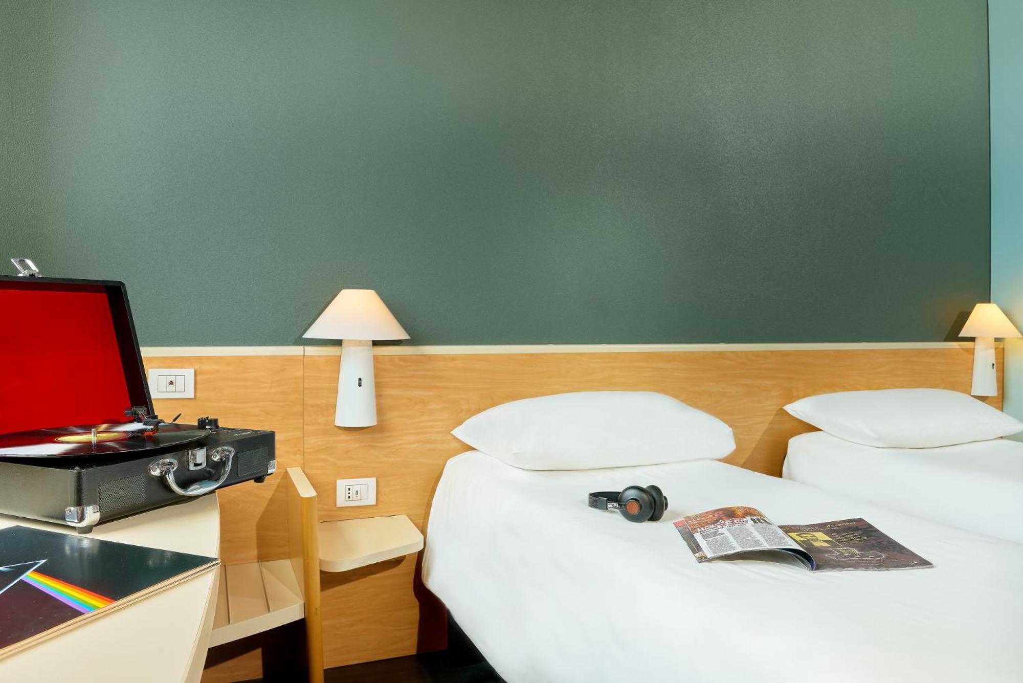 Hotel Ibis Firenze Prato Est Campi Bisenzio Exterior foto