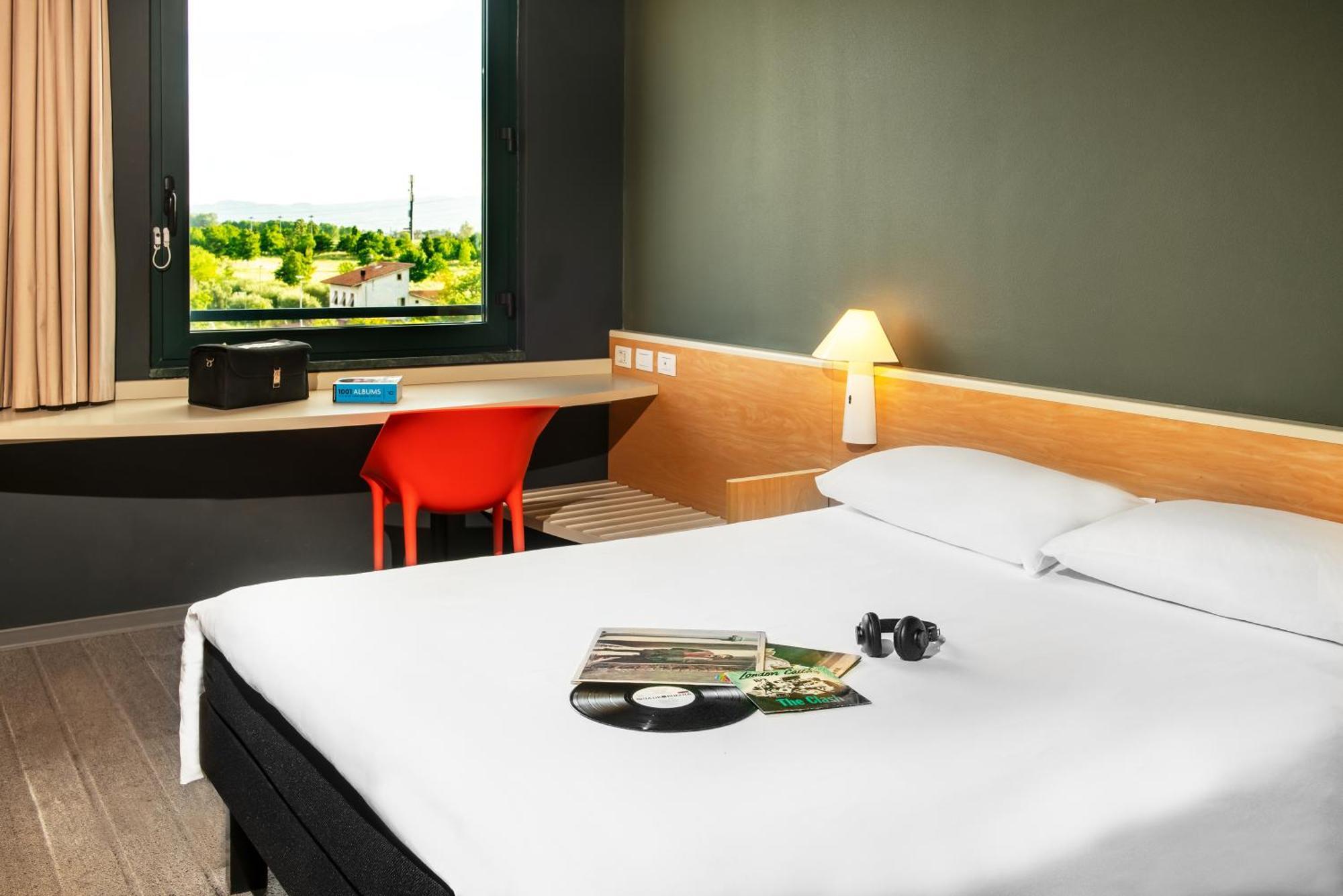 Hotel Ibis Firenze Prato Est Campi Bisenzio Exterior foto